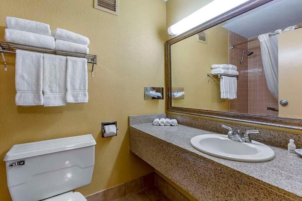 Clarion Inn & Suites, Roswell Zewnętrze zdjęcie