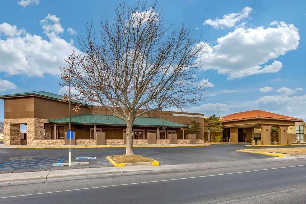 Clarion Inn & Suites, Roswell Zewnętrze zdjęcie